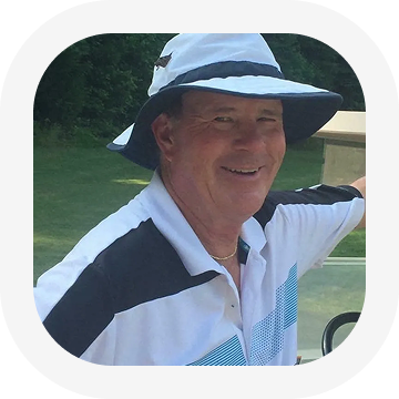 Smiling man wearing a white sun hat